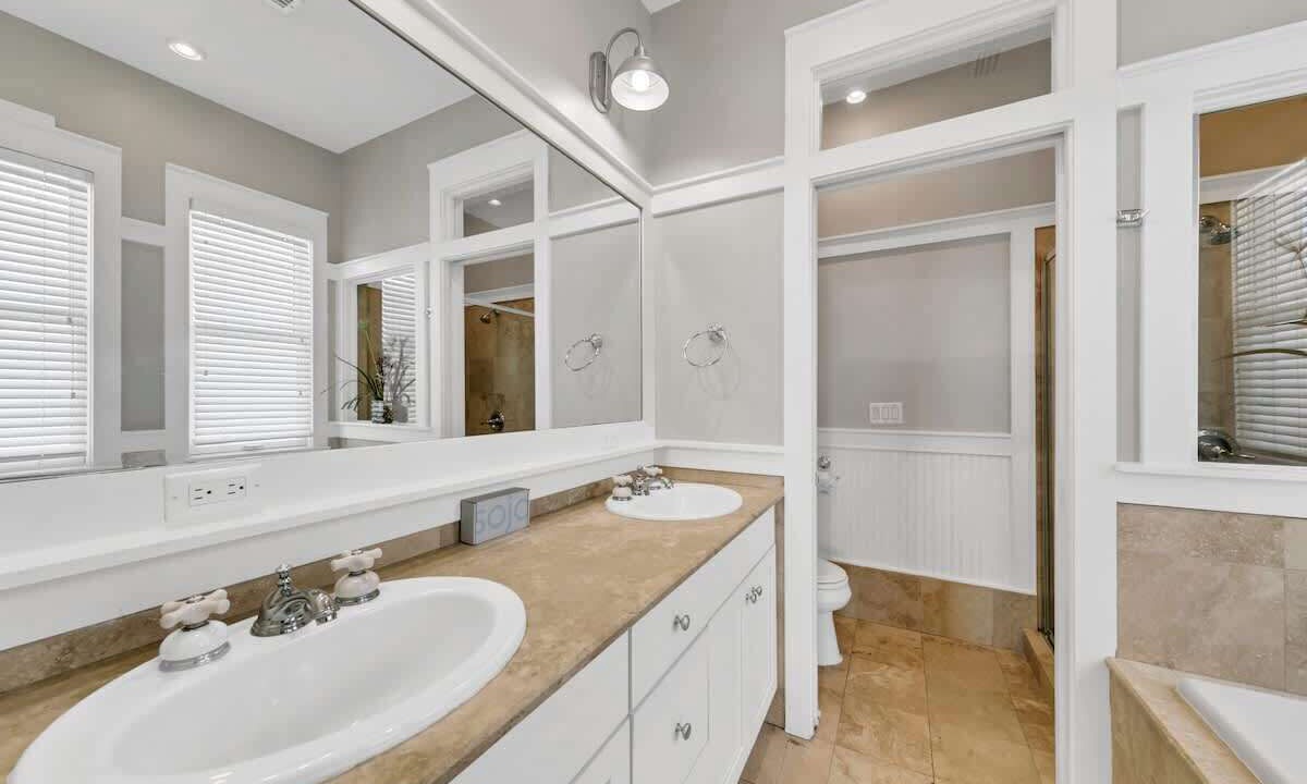 Photo of Bathroom in Delos