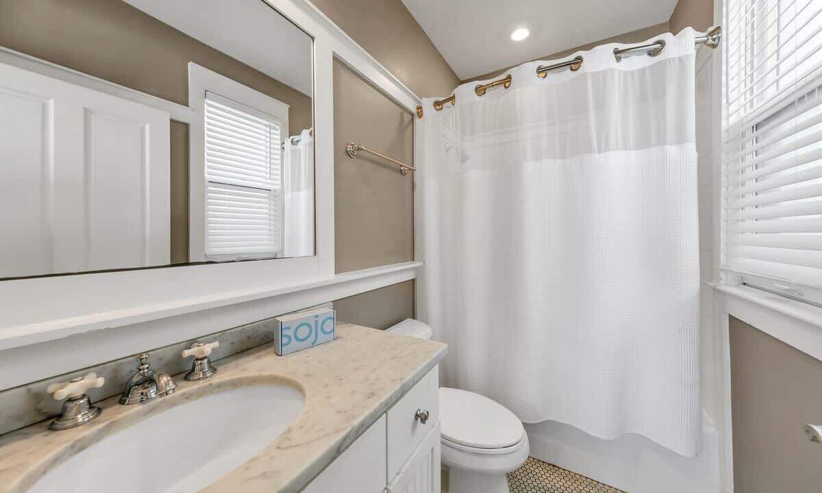 Photo of Bathroom in Delos