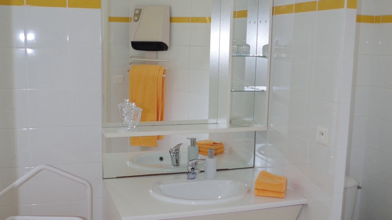 Photo of Bathroom in Peret