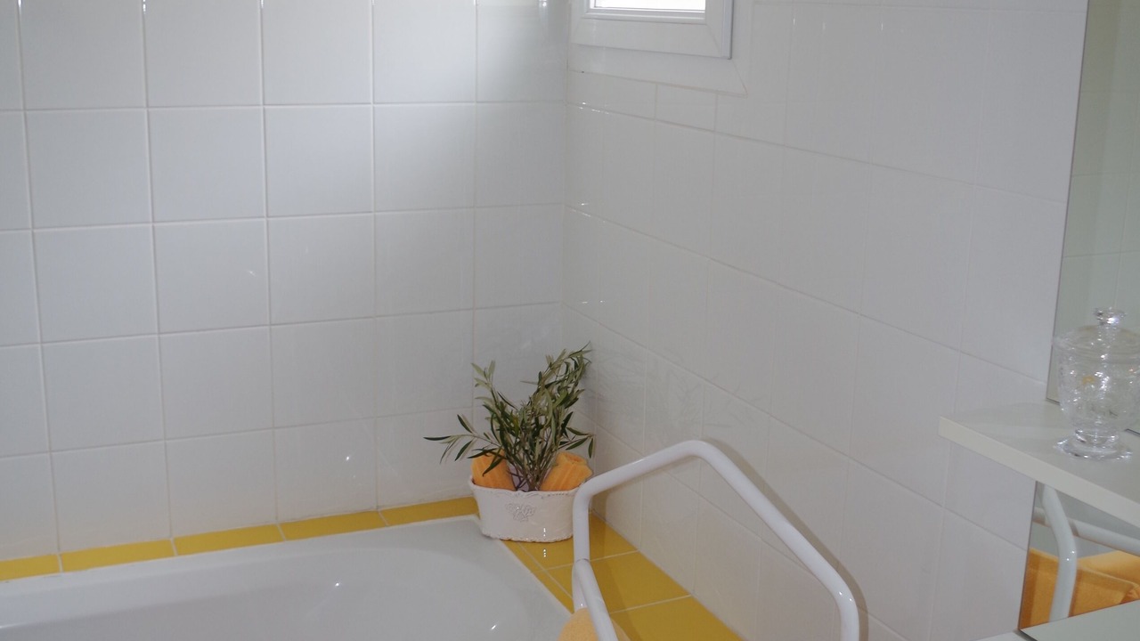 Photo of Bathroom in Peret