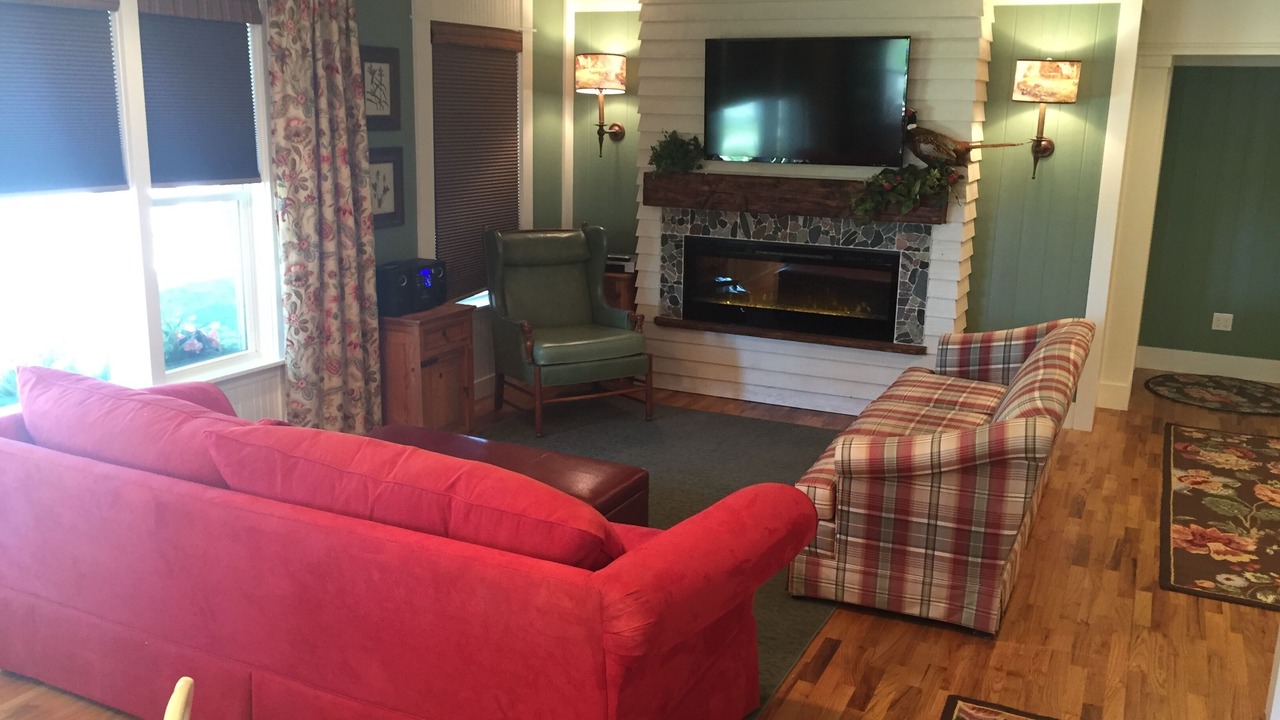 Photo of Livingroom in Boyne City