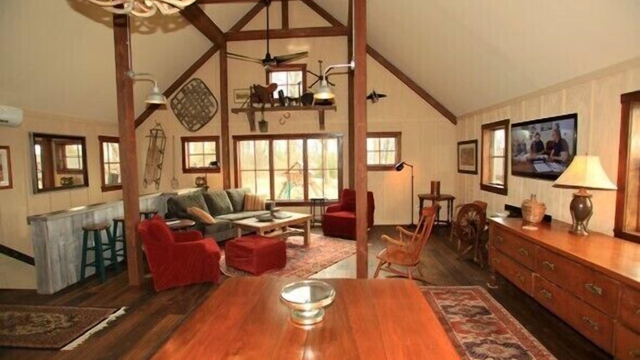 Photo of Livingroom in Edgewater