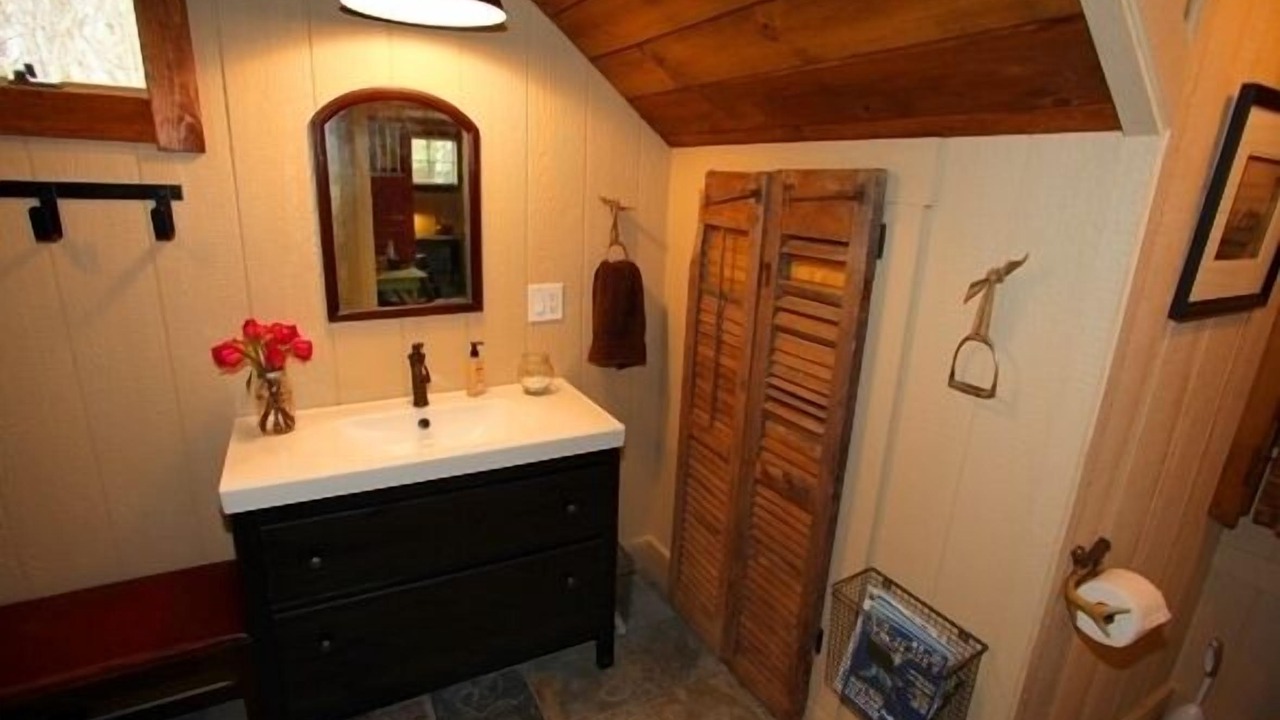 Photo of Bathroom in Edgewater