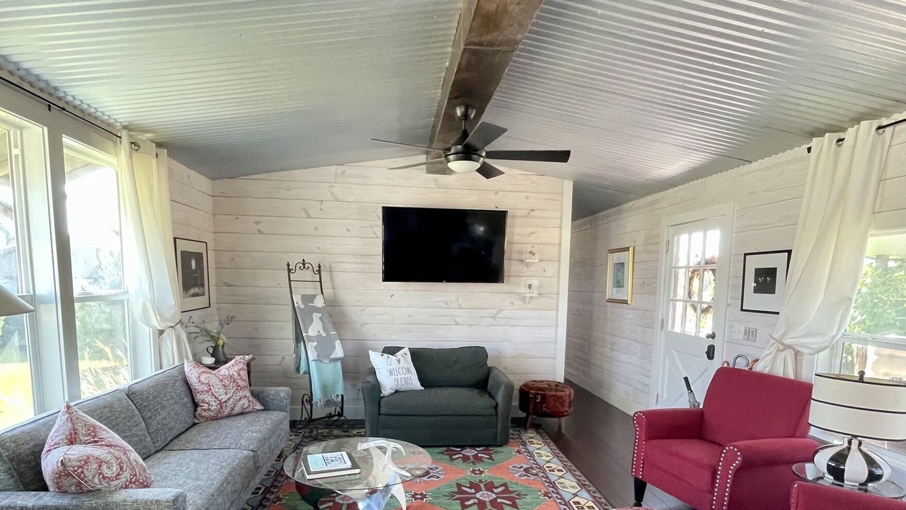 Photo of Livingroom in Round Top