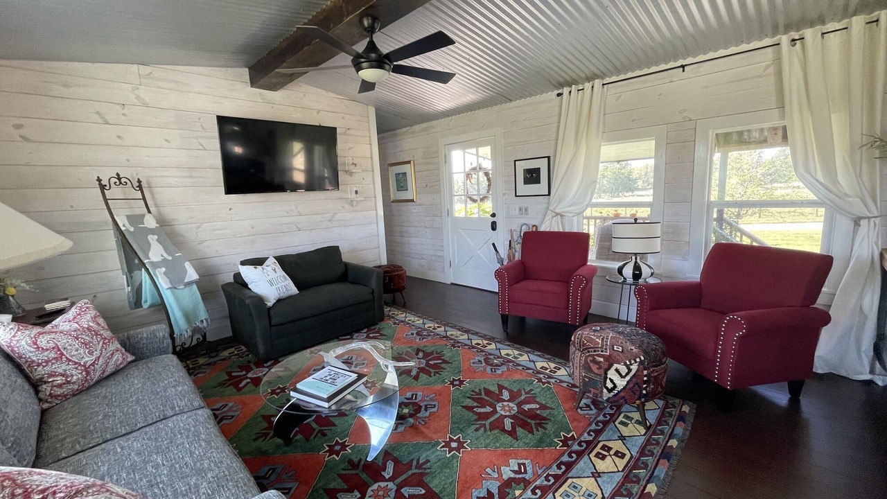 Photo of Livingroom in Round Top