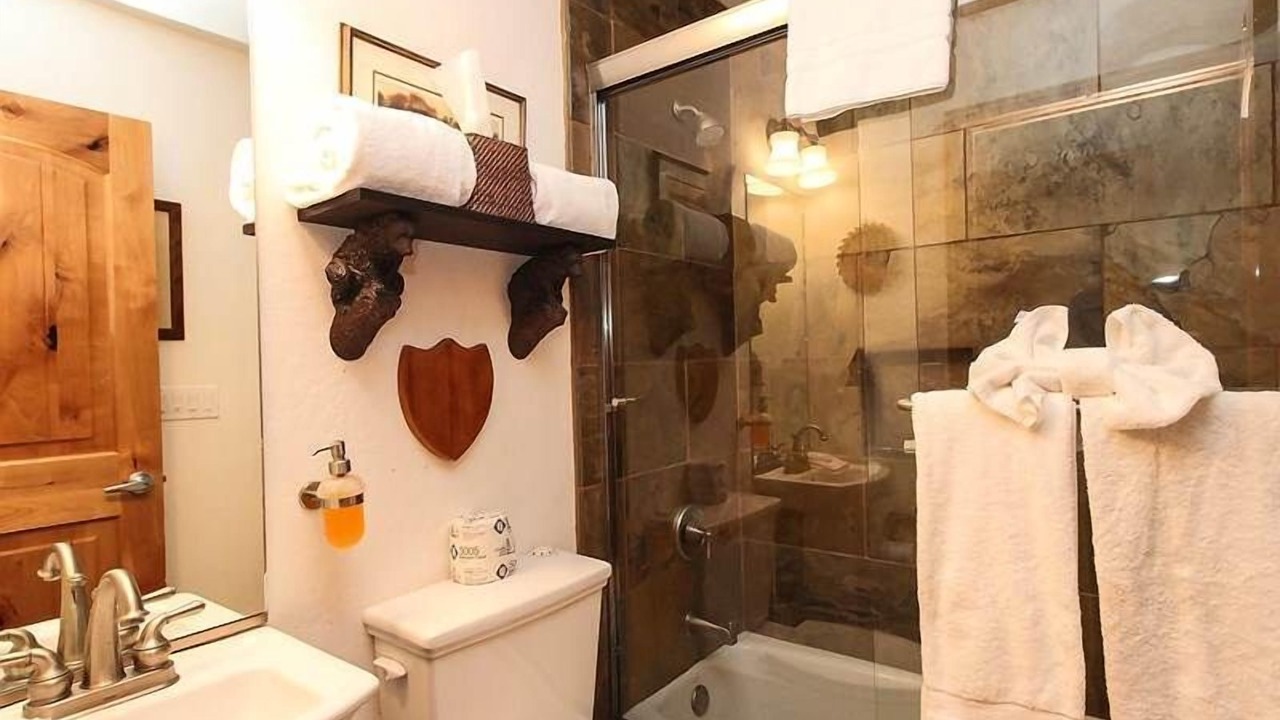 Photo of Bathroom in Big Bear Lake