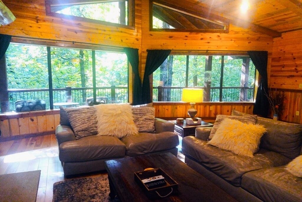 Photo of Livingroom in Broken Bow