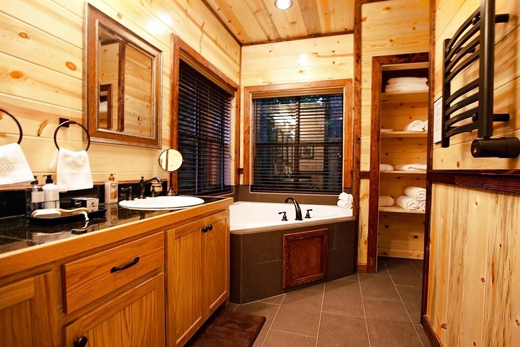 Photo of Bathroom in Broken Bow