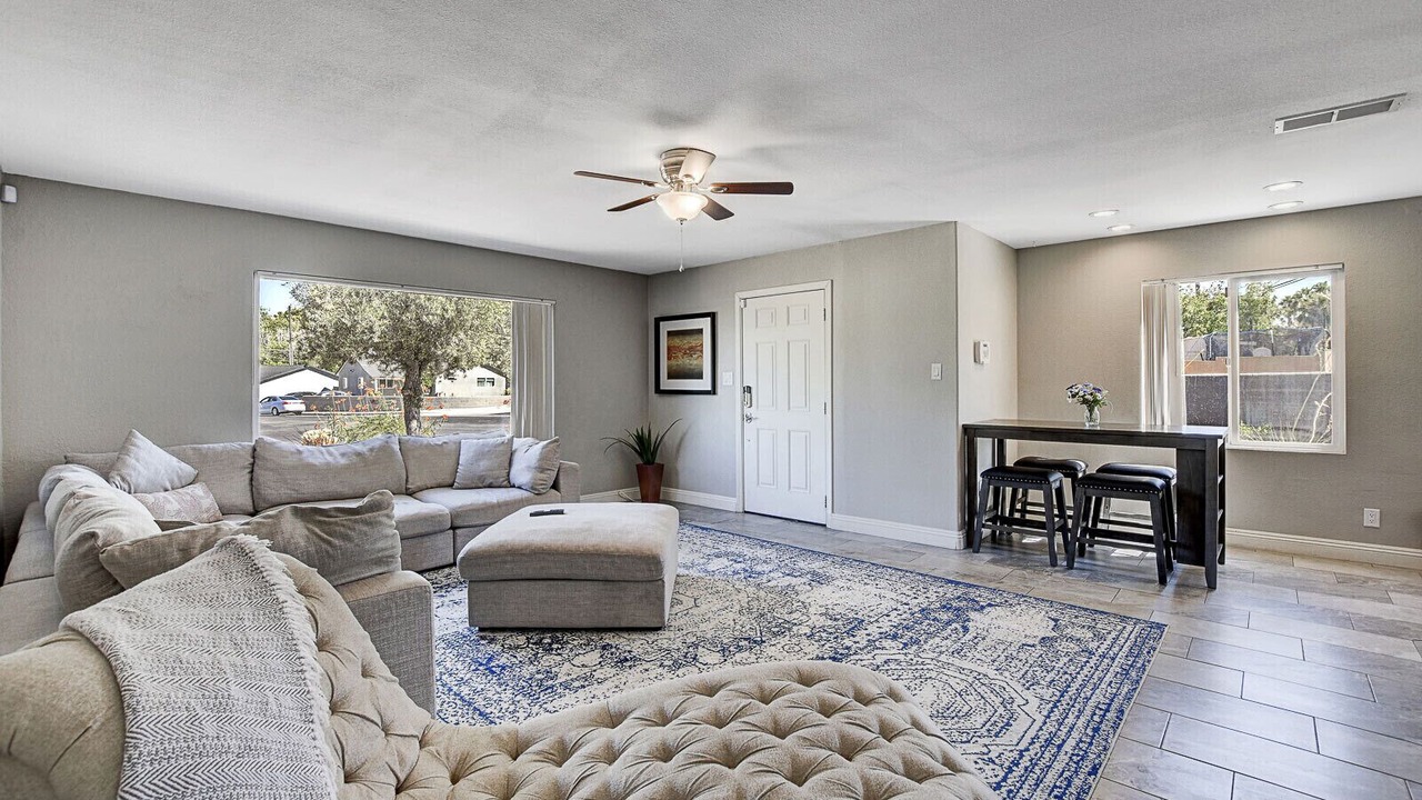 Photo of Livingroom in Rancho Oakey