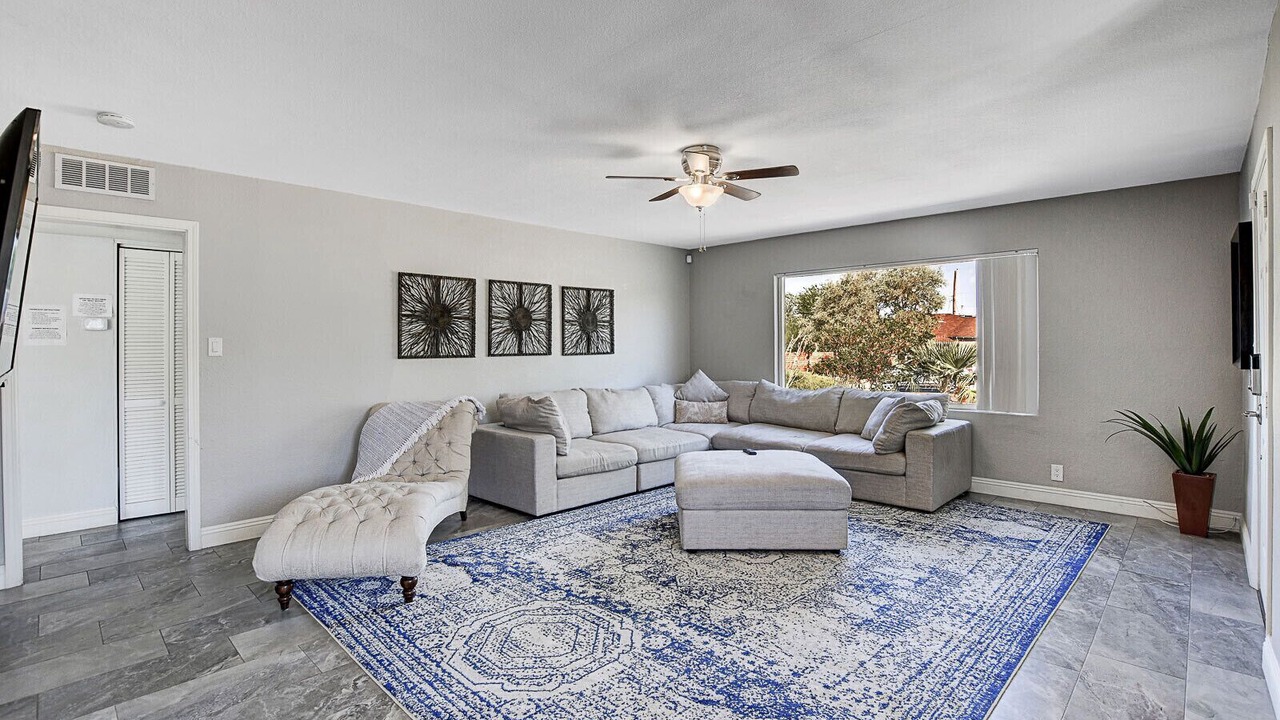Photo of Livingroom in Rancho Oakey
