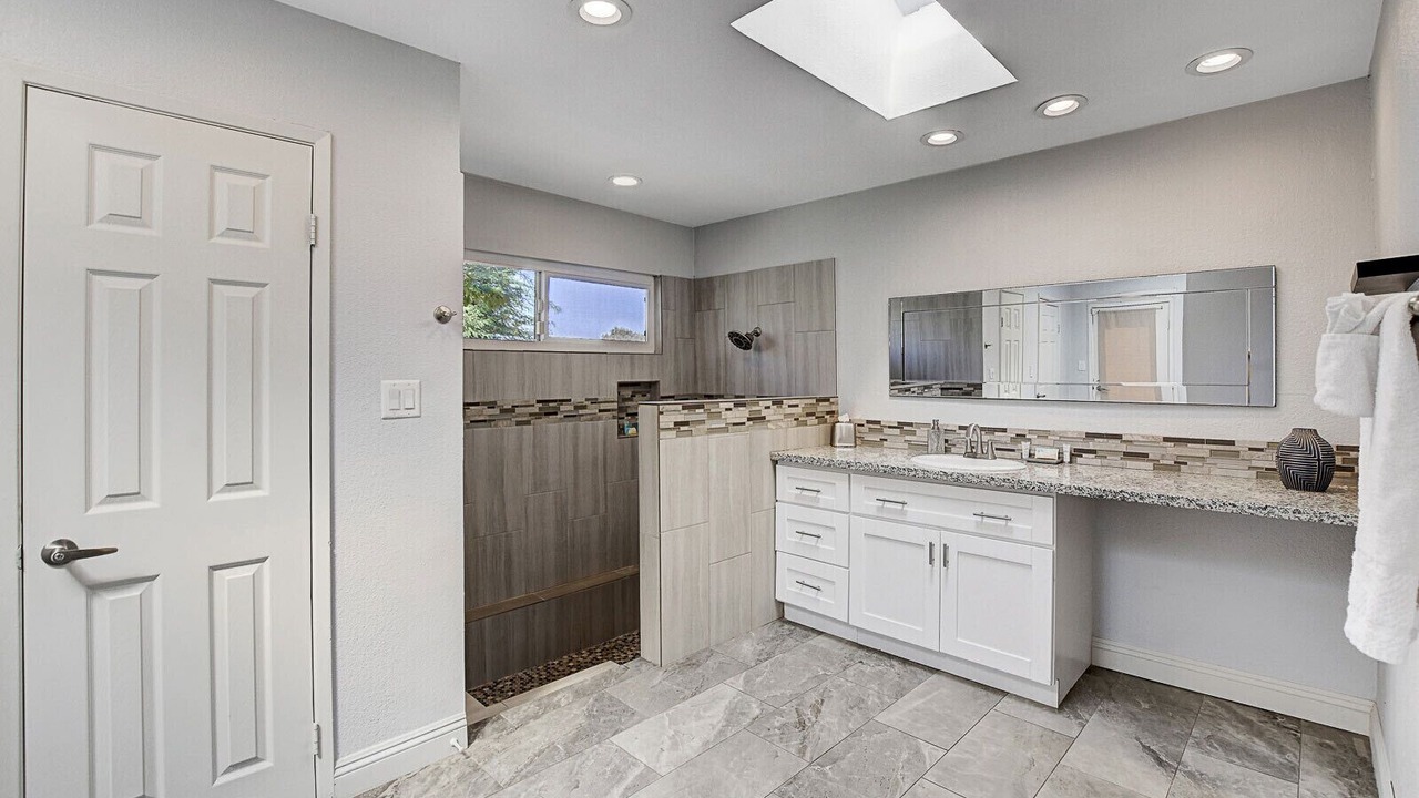 Photo of Bathroom in Rancho Oakey