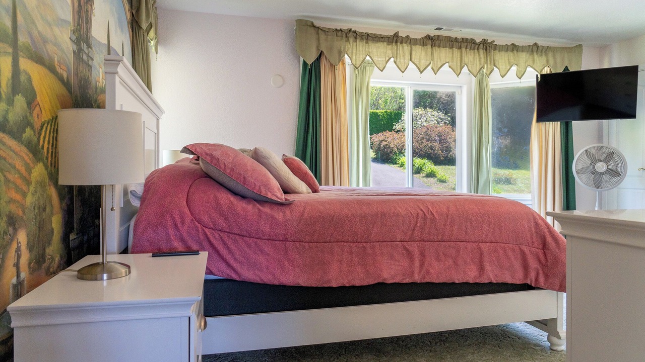 Photo of Bedroom in Smith River