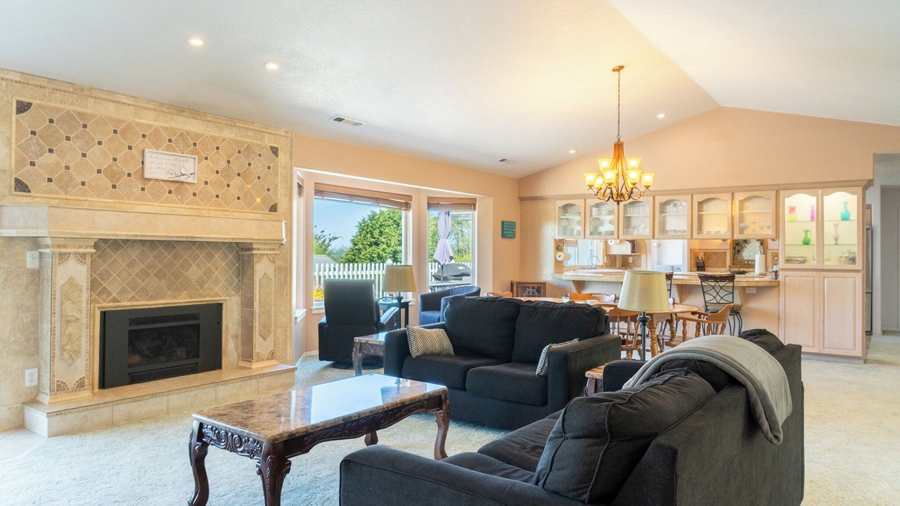 Photo of Livingroom in Smith River