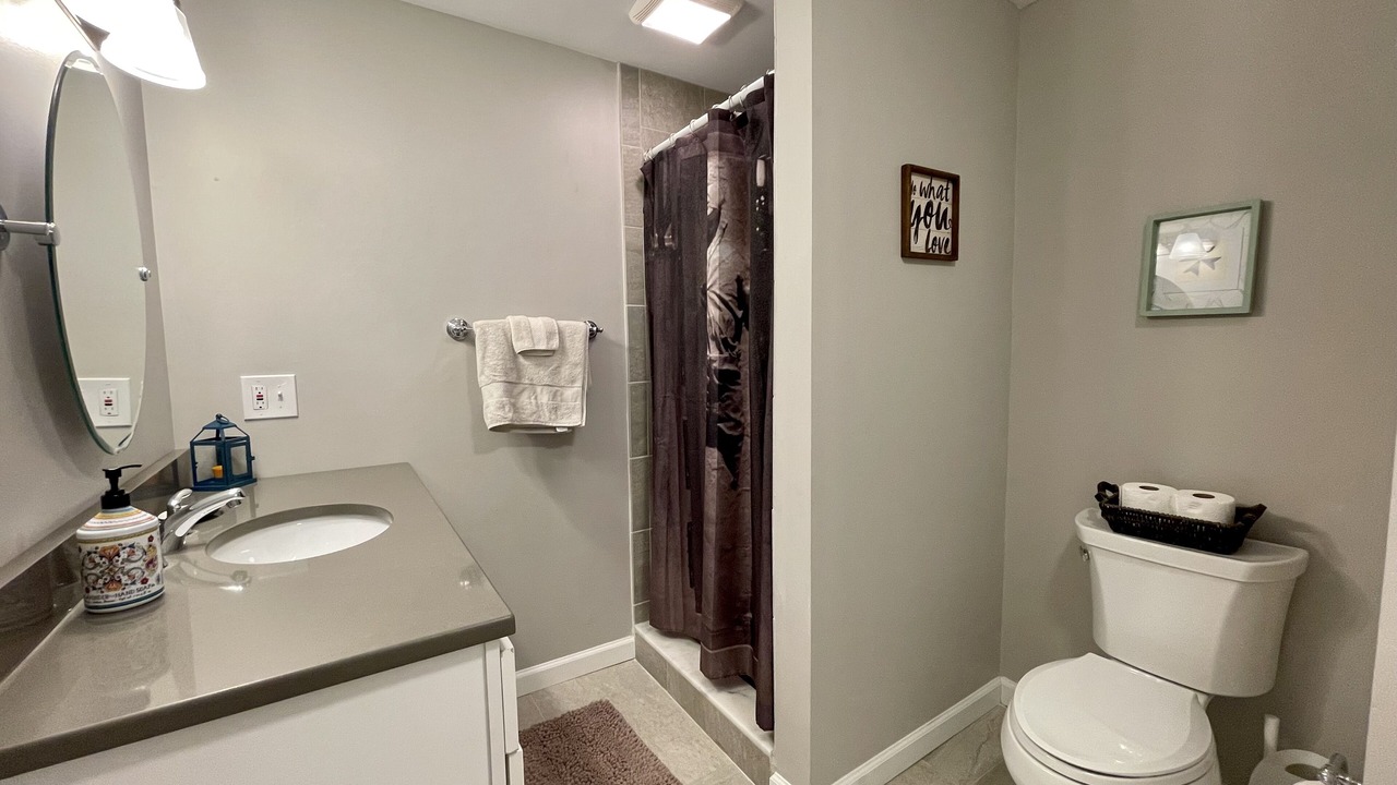 Photo of Bedroom in Old Saybrook