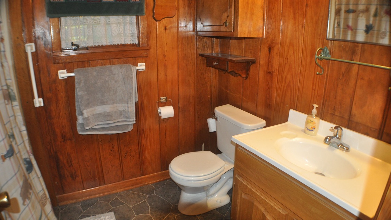 Photo of Bathroom in Gordonville