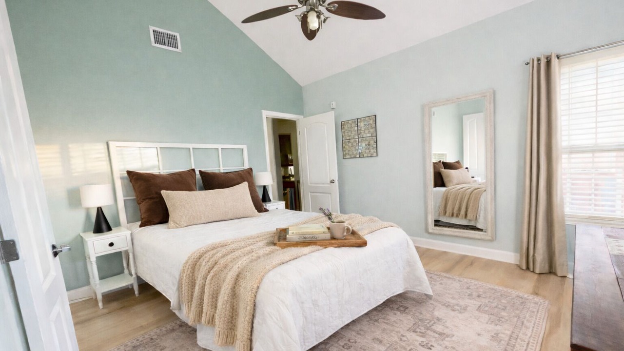 Photo of Bedroom in Hurwood Heights