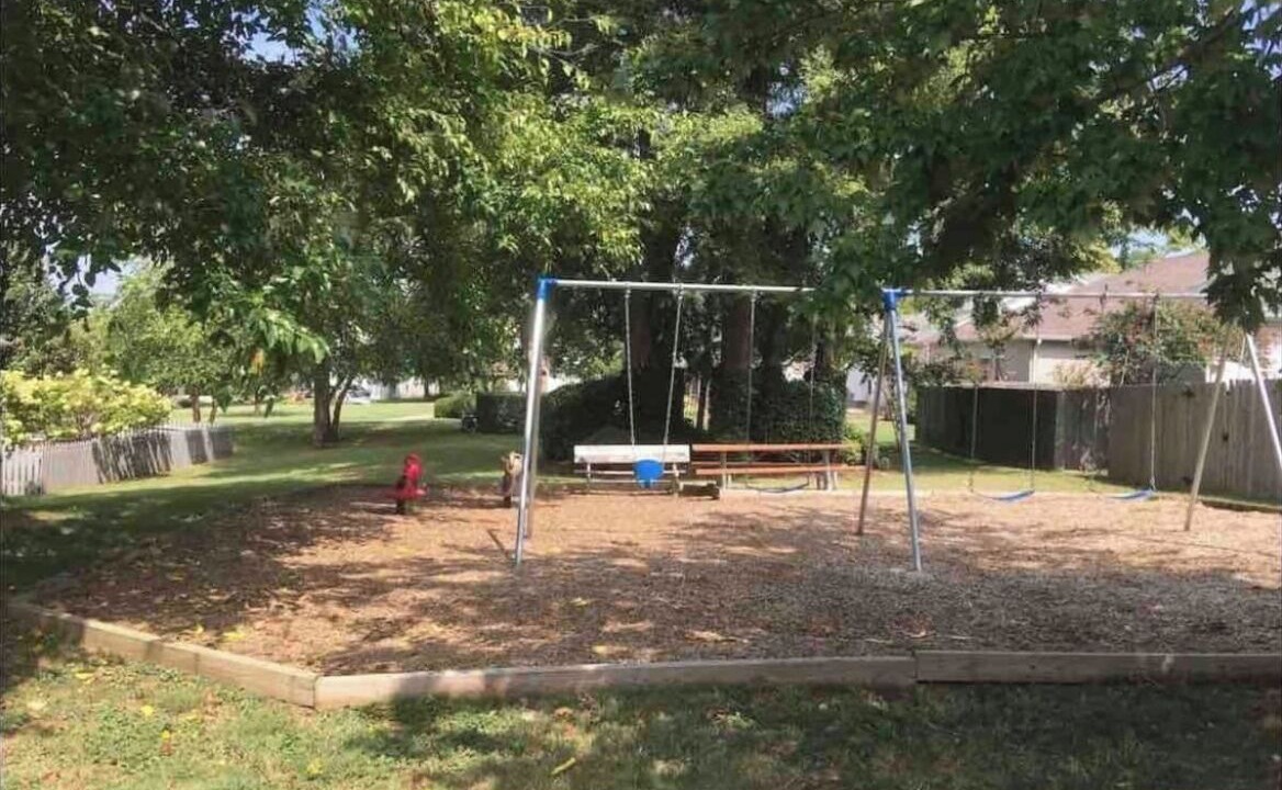 Photo of Others in Hurwood Heights