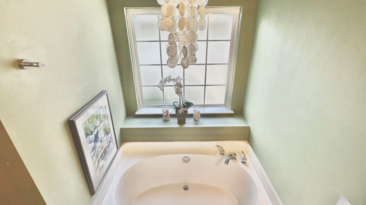 Photo of Bathroom in Hurwood Heights