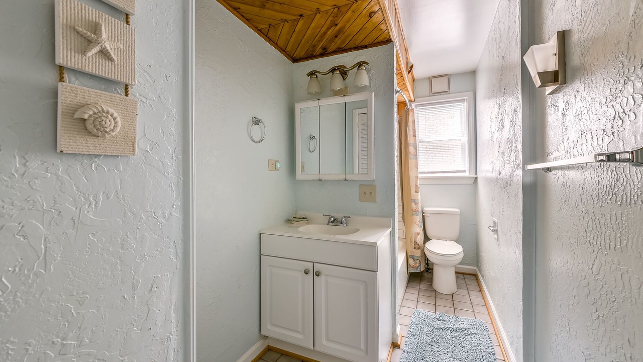 Photo of Bathroom in Willoughby Spit