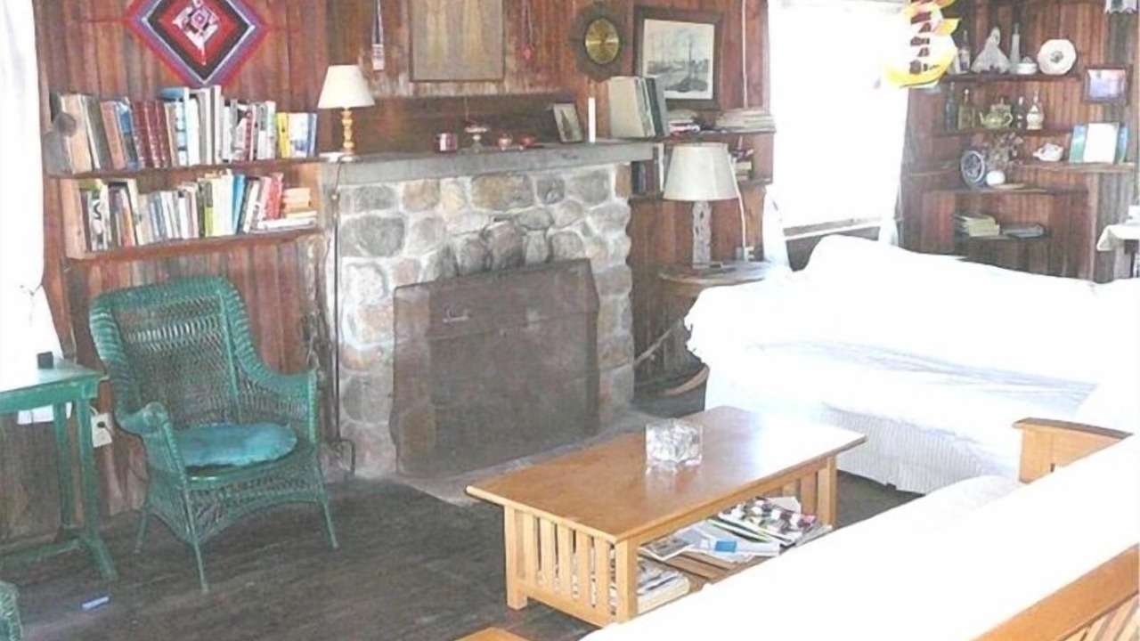 Photo of Bedroom in Saybrook Manor
