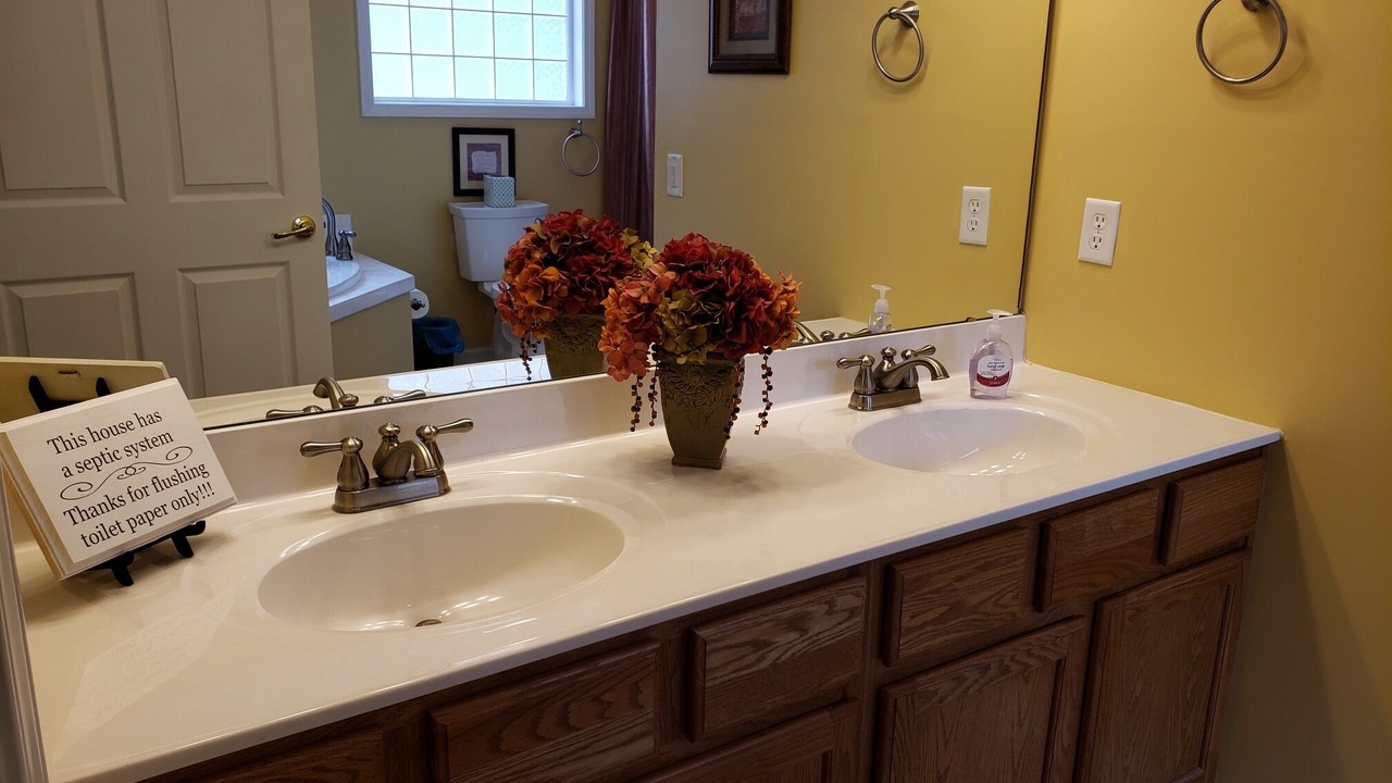 Photo of Bathroom in North Shore Acres