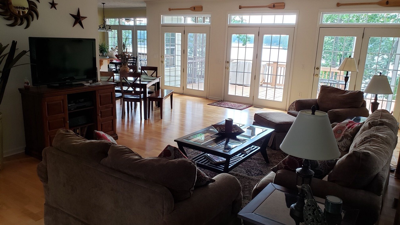 Photo of Livingroom in North Shore Acres