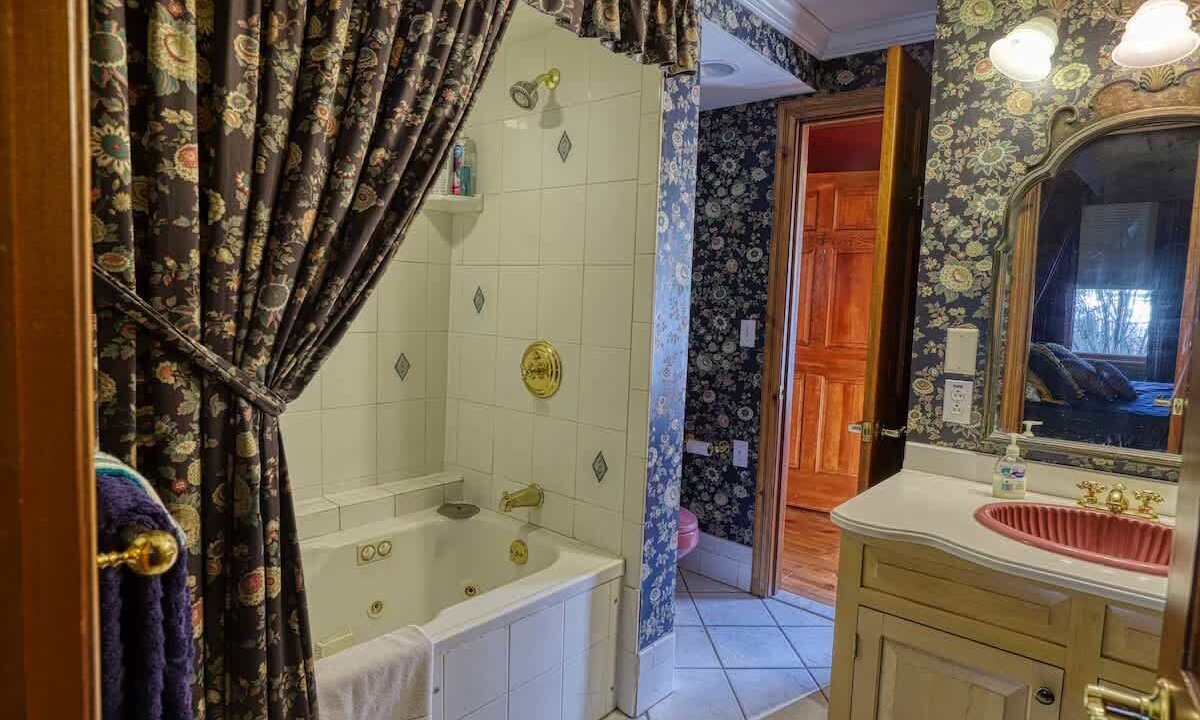 Photo of Bathroom in Ellicottville