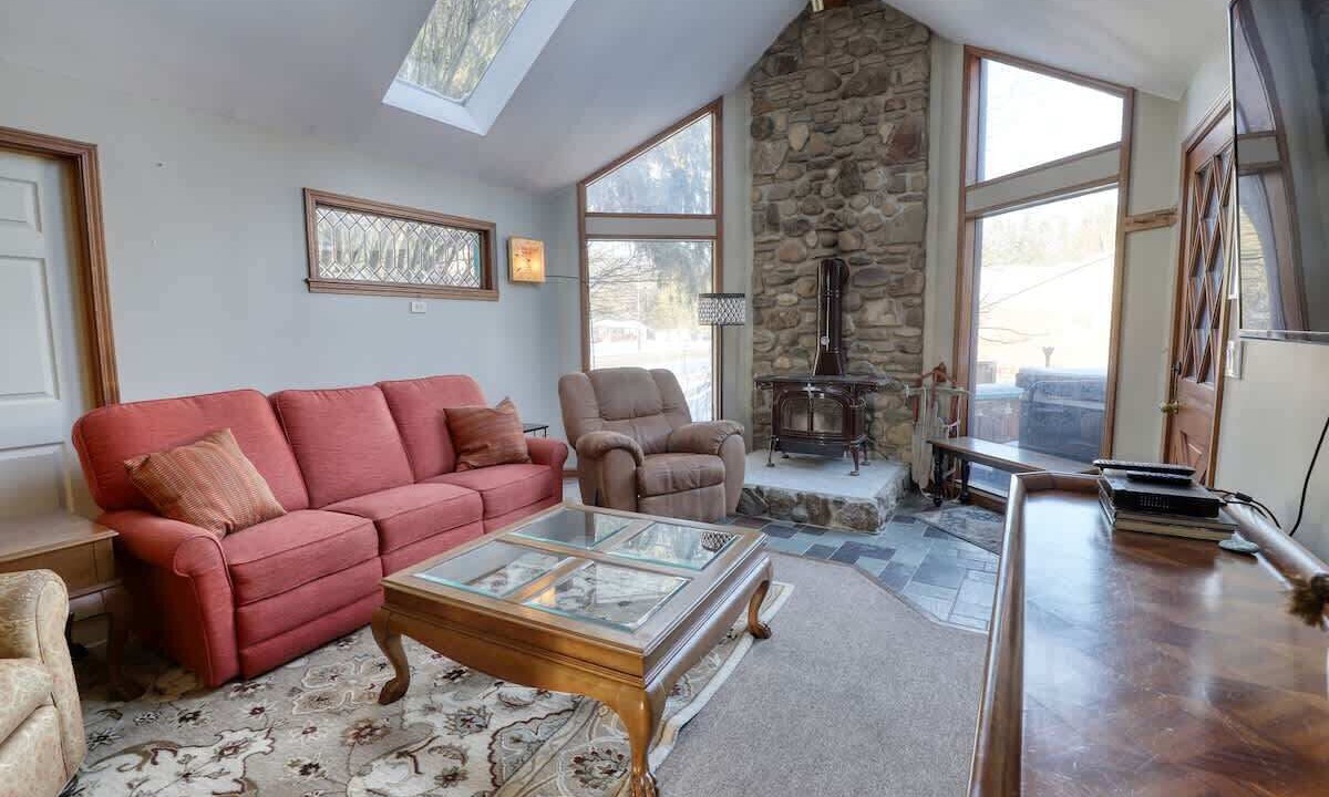 Photo of Livingroom in Ellicottville