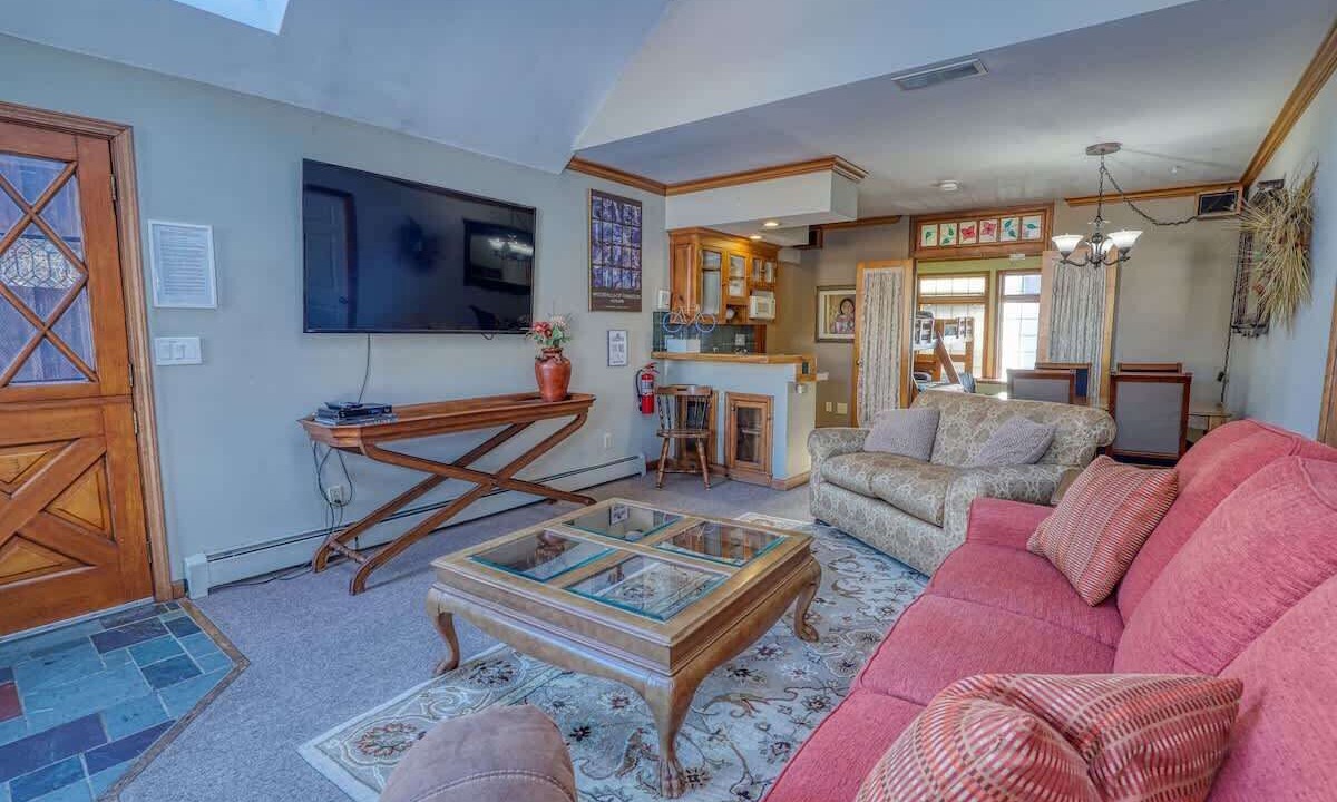 Photo of Livingroom in Ellicottville