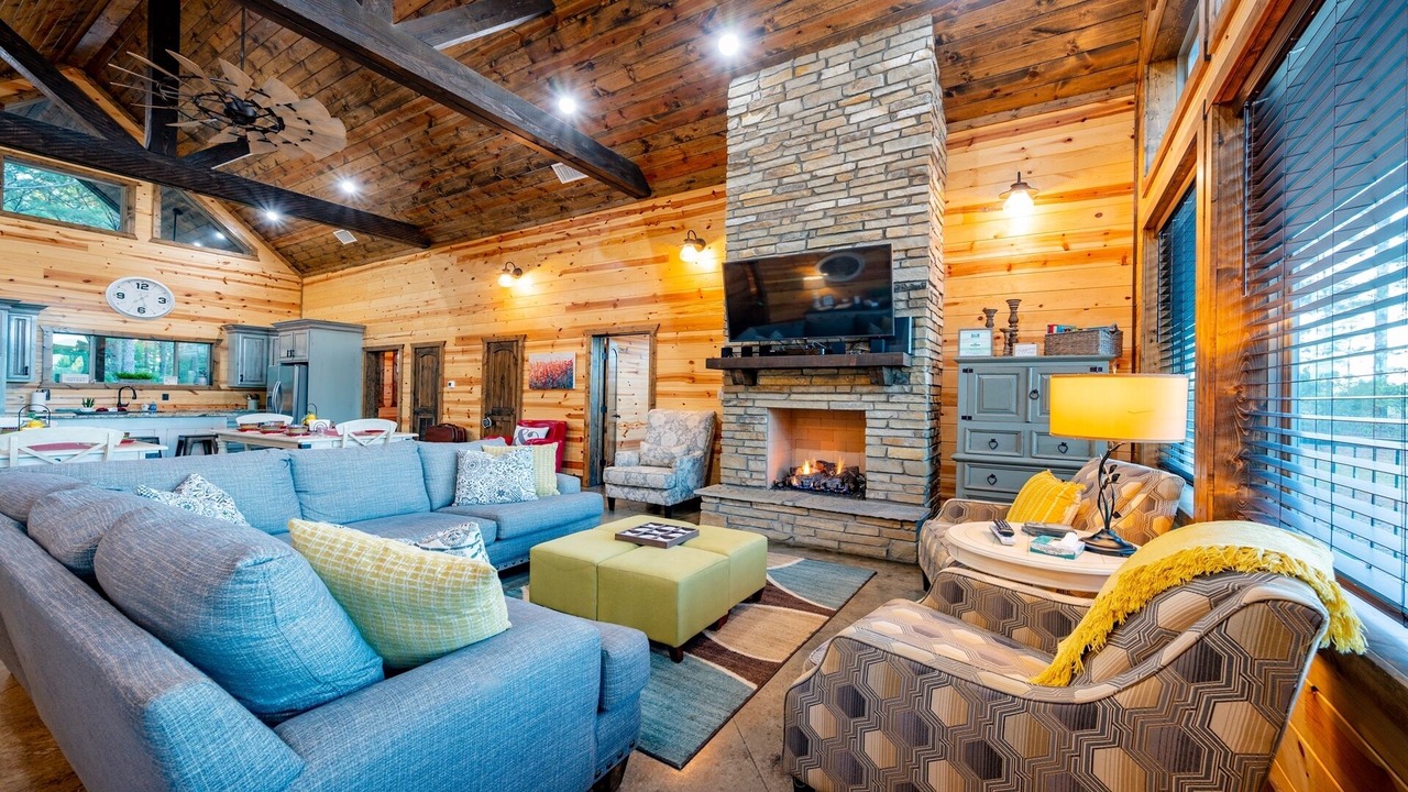 Photo of Livingroom in Broken Bow