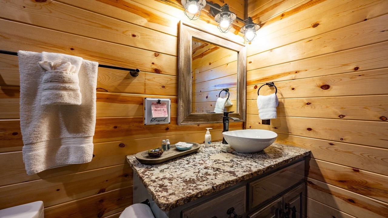 Photo of Bathroom in Broken Bow