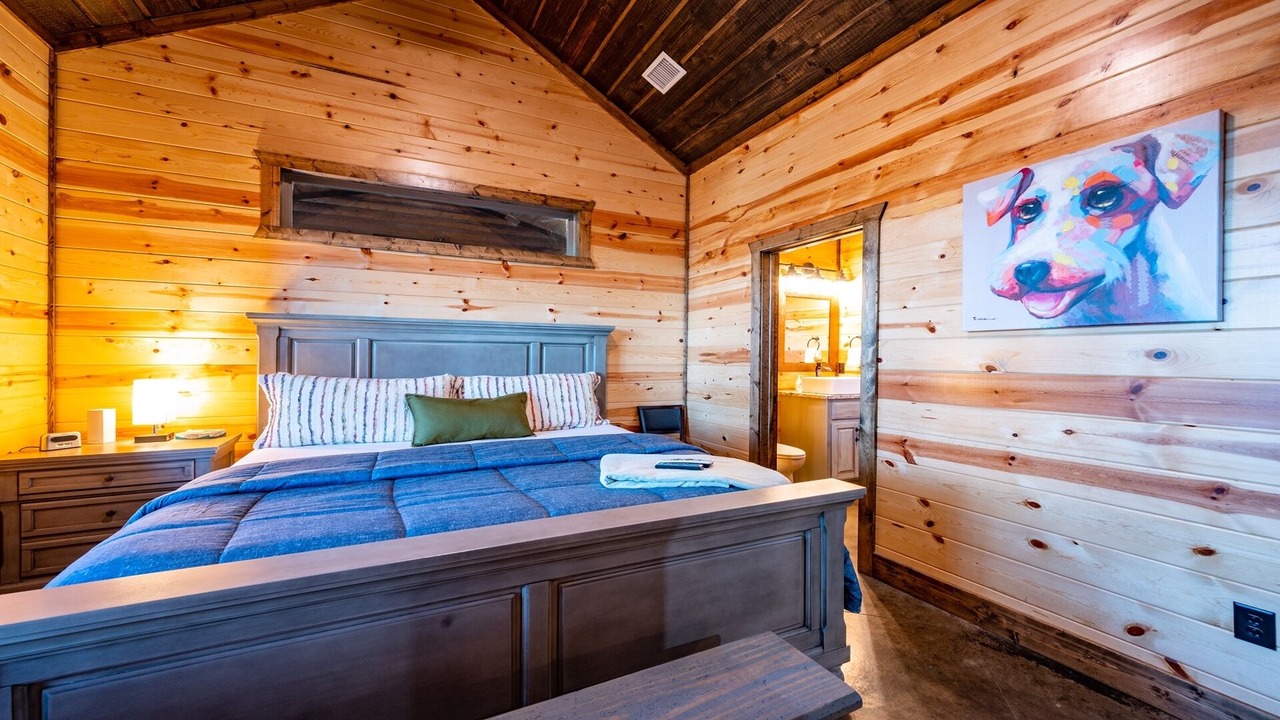 Photo of Bedroom in Broken Bow