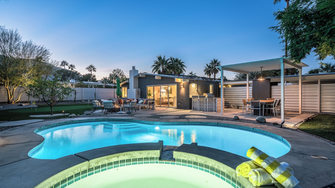 Photo of Outdoor in Racquet Club Estates