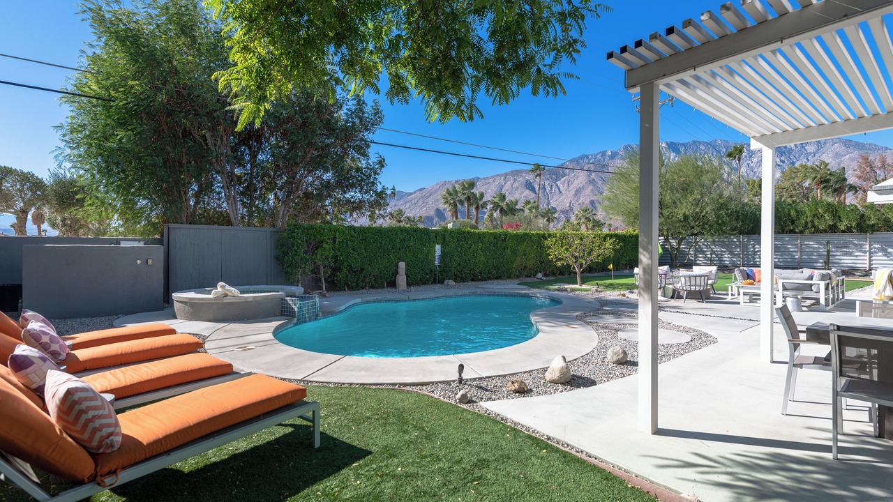Photo of Outdoor in Racquet Club Estates