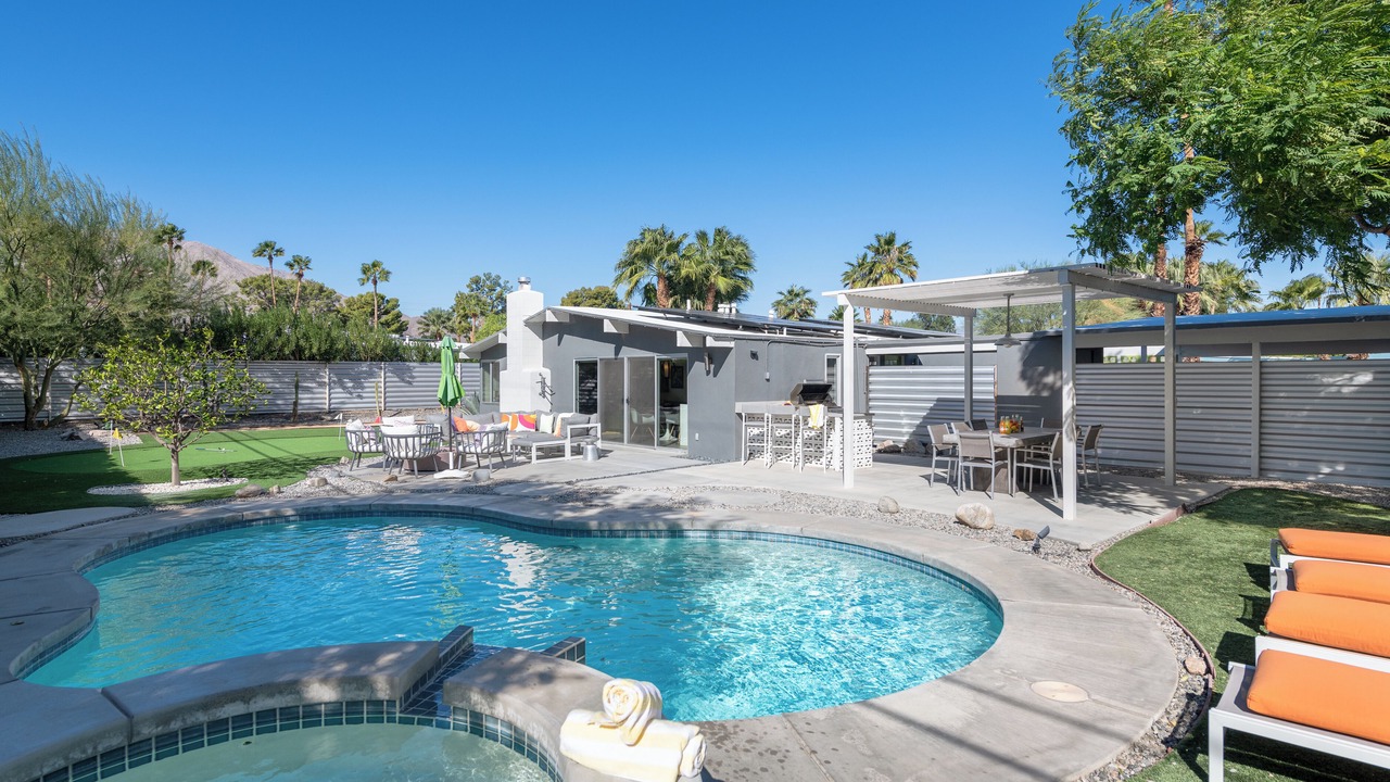 Photo of Outdoor in Racquet Club Estates