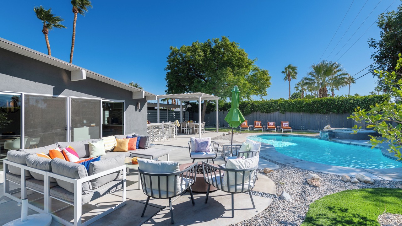 Photo of Outdoor in Racquet Club Estates