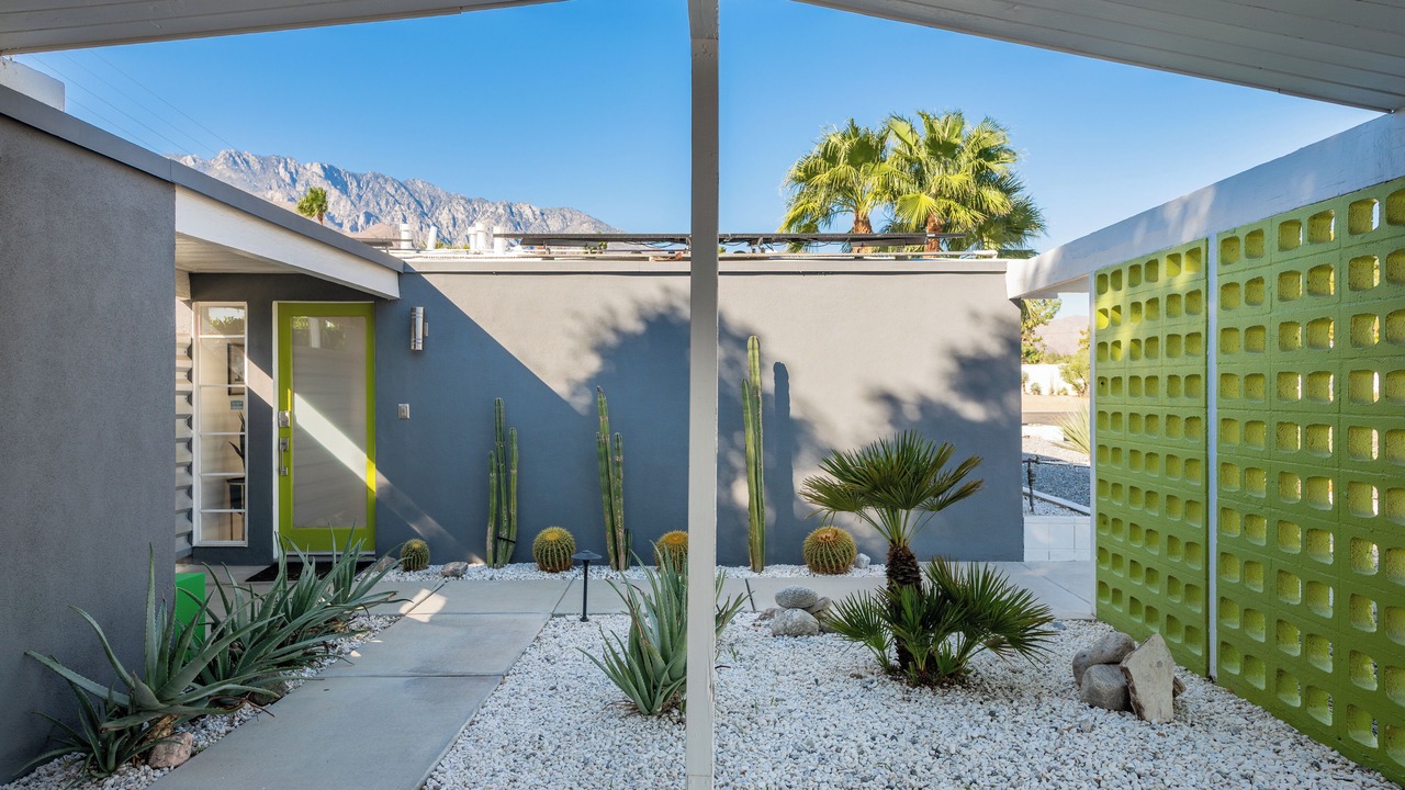 Photo of Outdoor in Racquet Club Estates