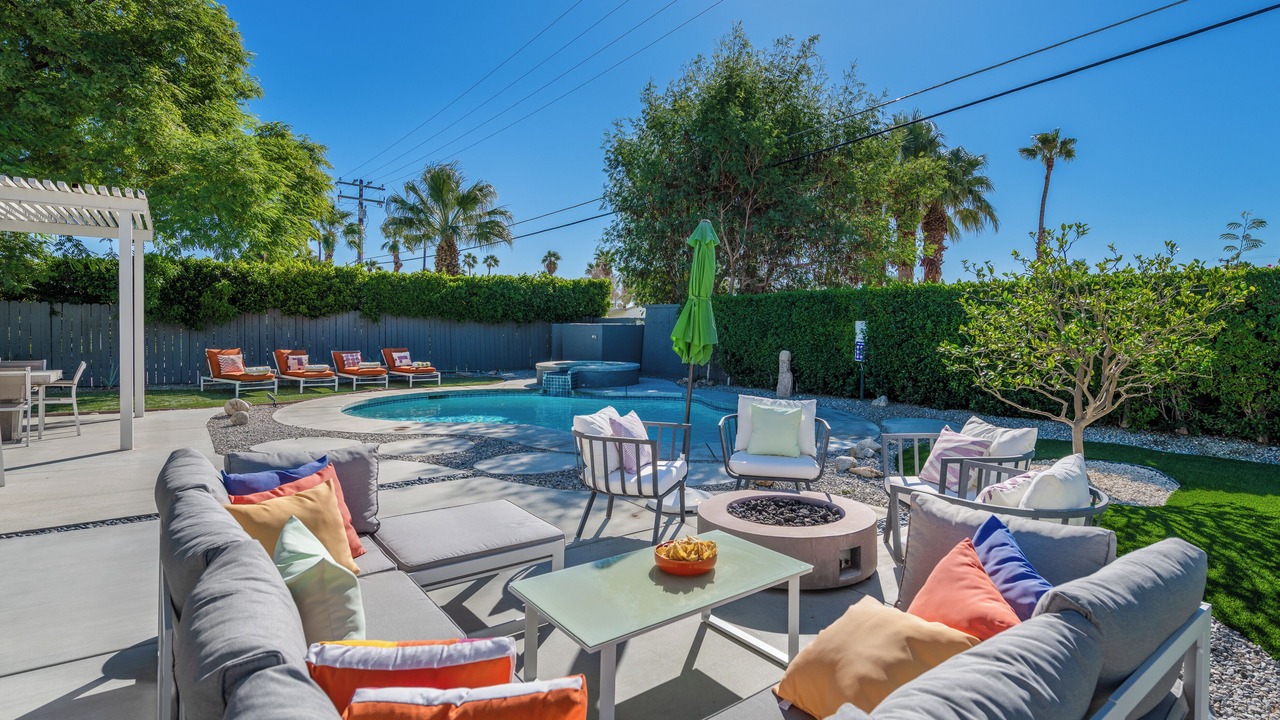 Photo of Outdoor in Racquet Club Estates