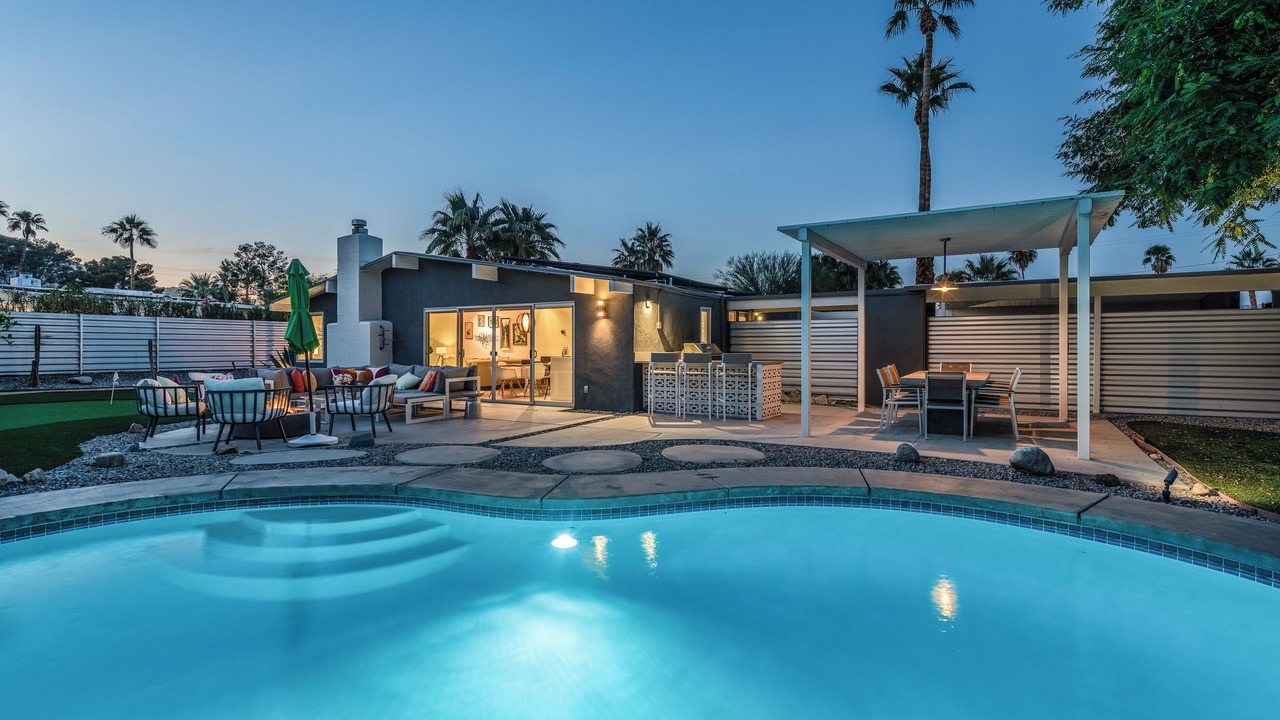 Photo of Outdoor in Racquet Club Estates