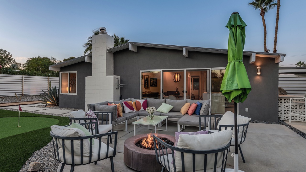 Photo of Patio Balcony in Racquet Club Estates