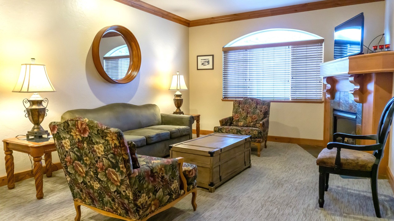 Photo of Livingroom in Midway
