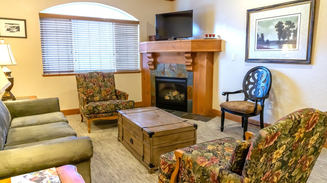 Photo of Livingroom in Midway