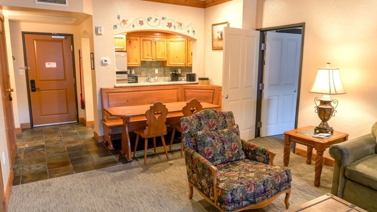 Photo of Livingroom in Midway