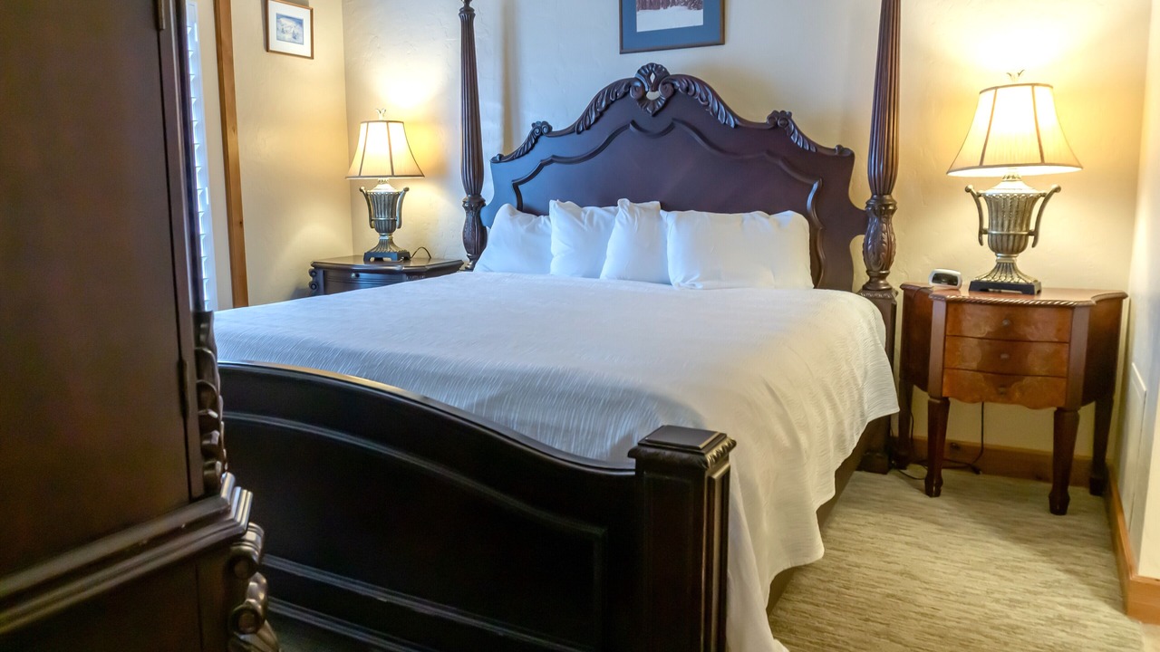 Photo of Bedroom in Midway