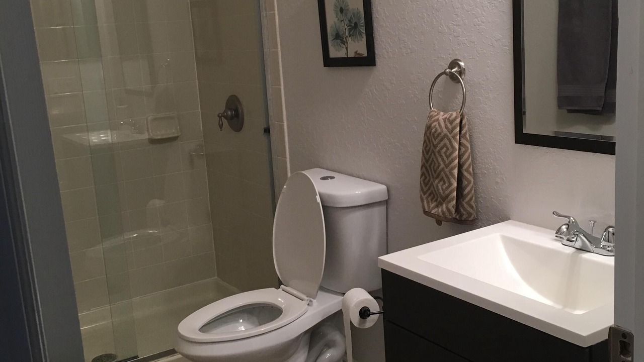 Photo of Bathroom in Trafalgar Village