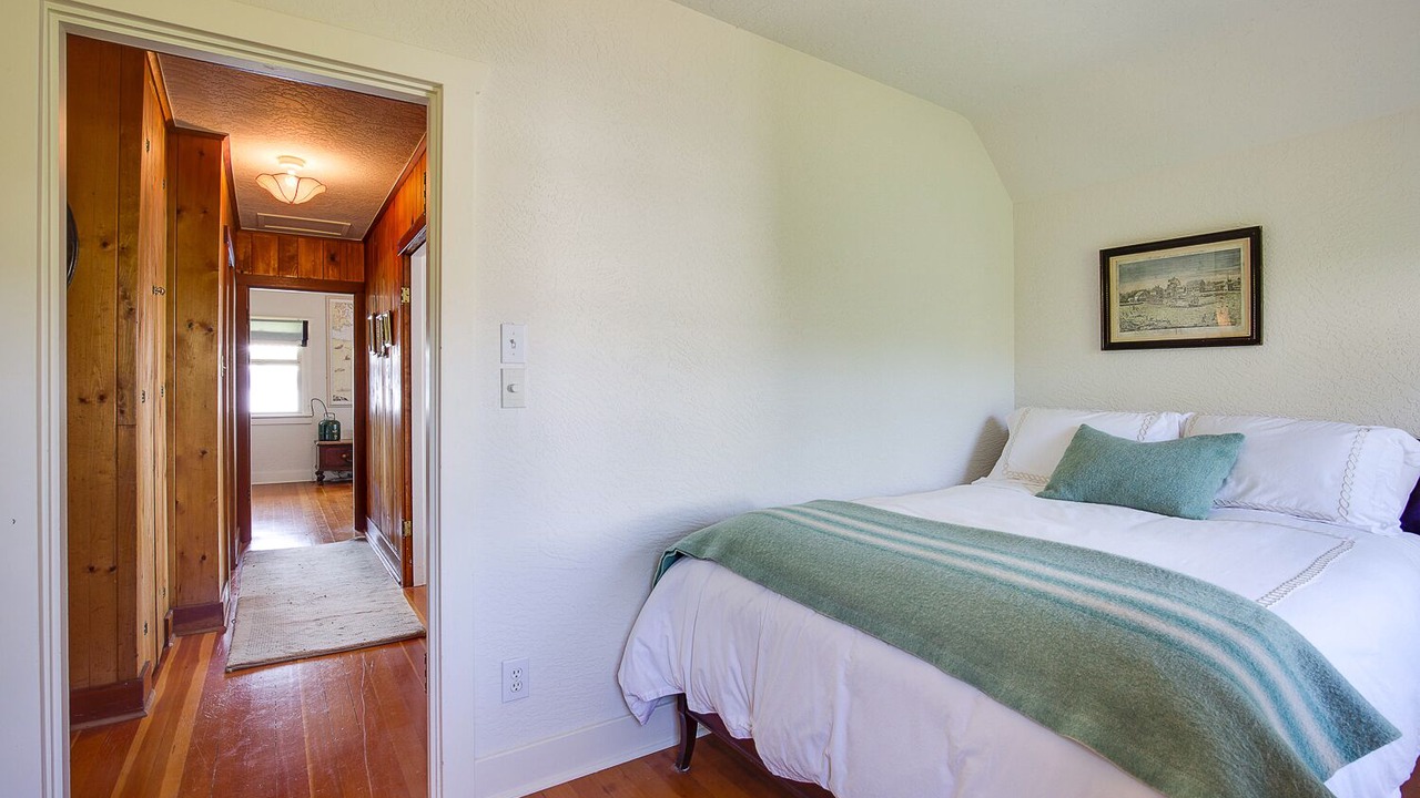 Photo of Bedroom in Bremerton