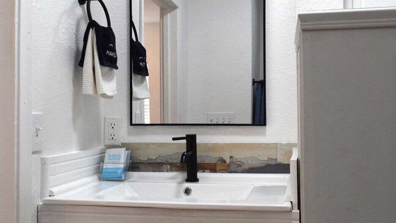 Photo of Bathroom in Tow