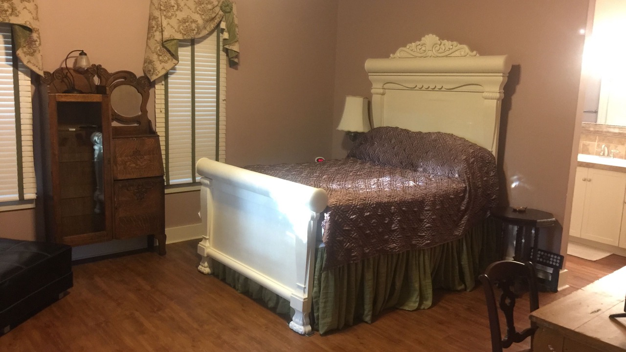 Photo of Bedroom in Franklin Estates