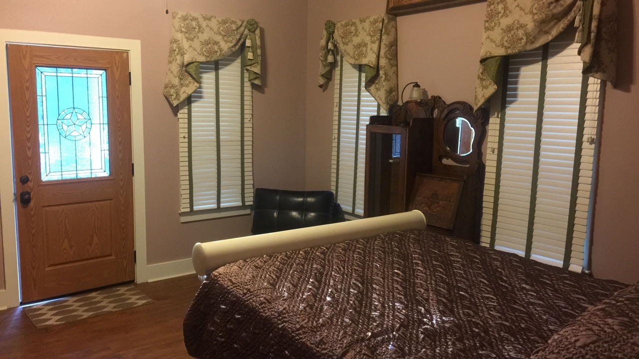 Photo of Bedroom in Franklin Estates