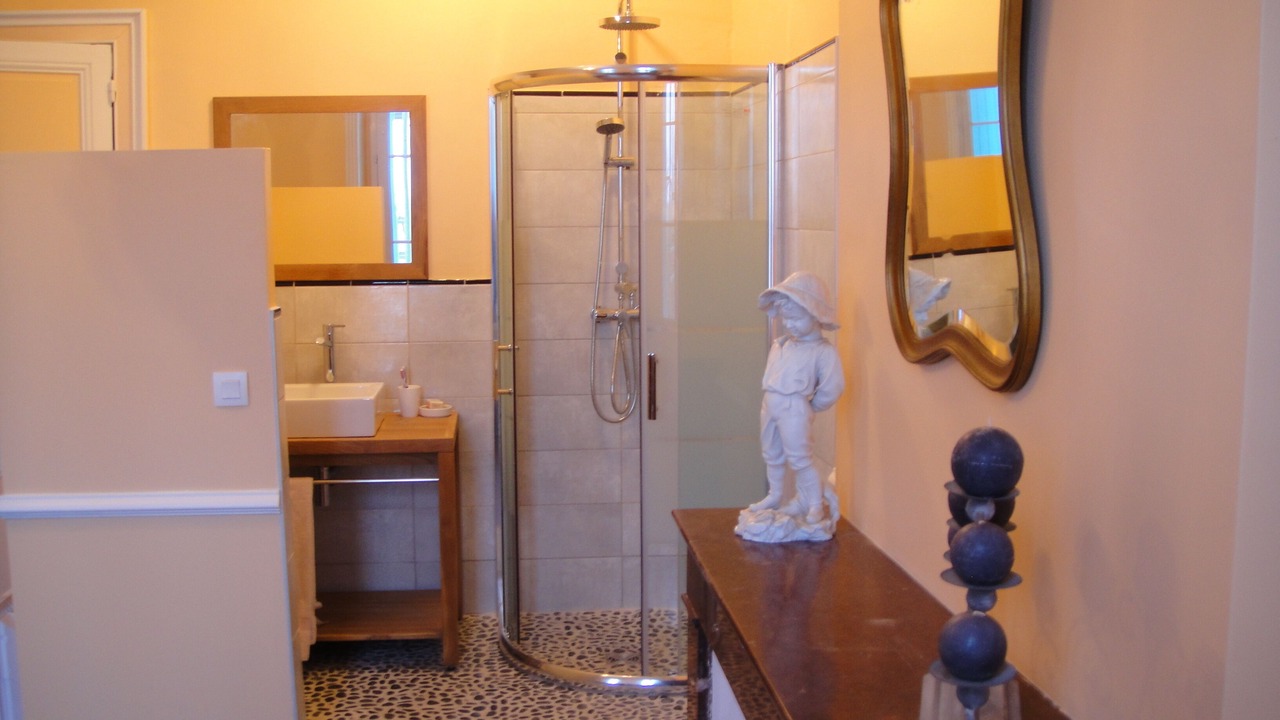 Photo of Bathroom in Flaujagues